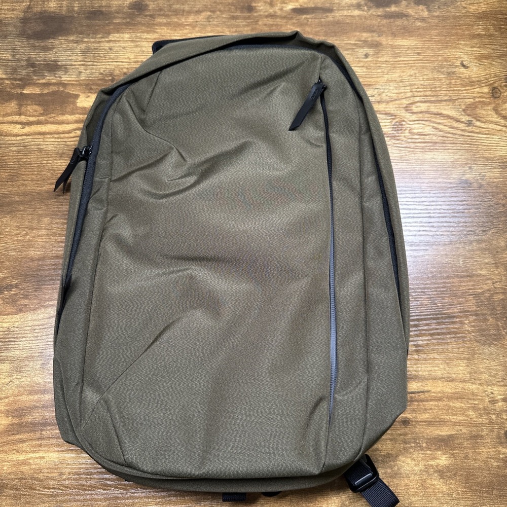 NWOT Alpaka Metro Laptop  Bag Backpack Green | Axogrid 210D 12L‎